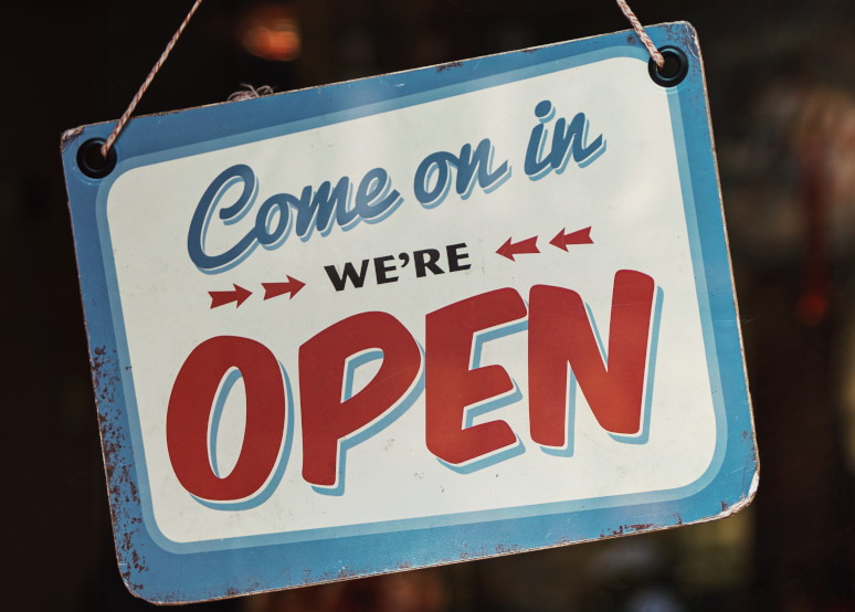 Insegna originale «Come on in, we’re open» usata per l’Open Day del Master